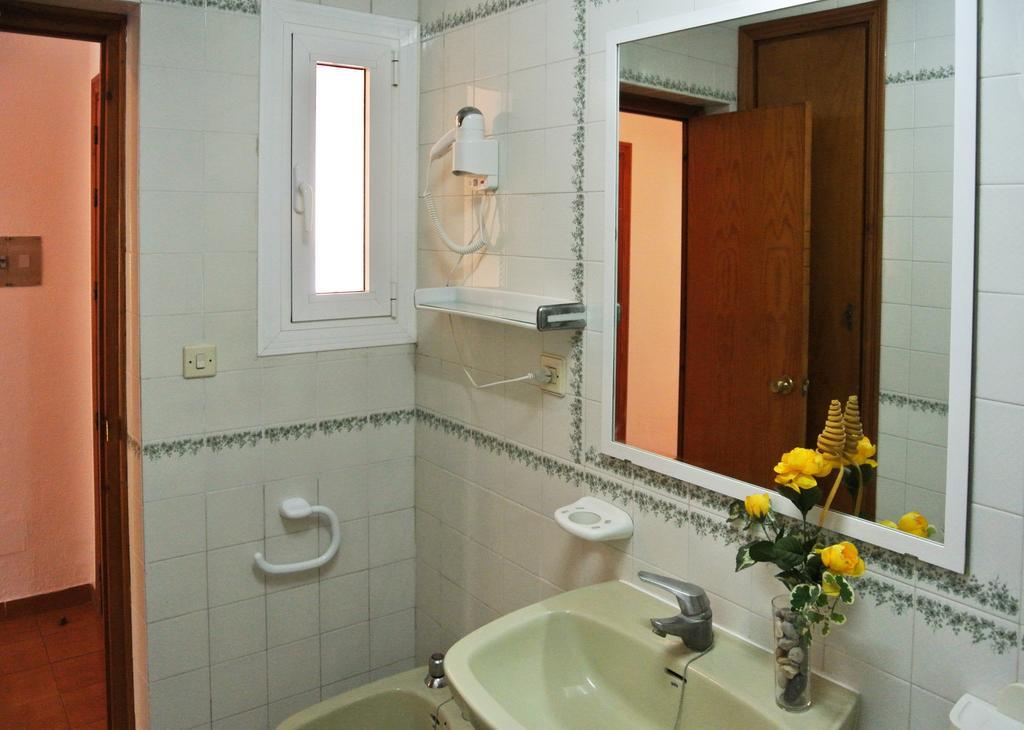 Apartamentos Venecia Roquetas de Mar Room photo